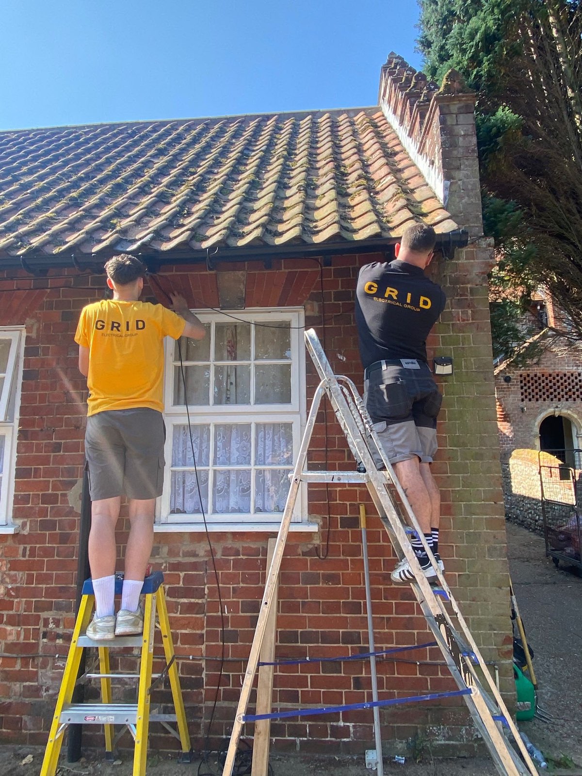 Two GRID engineers working on a cottage